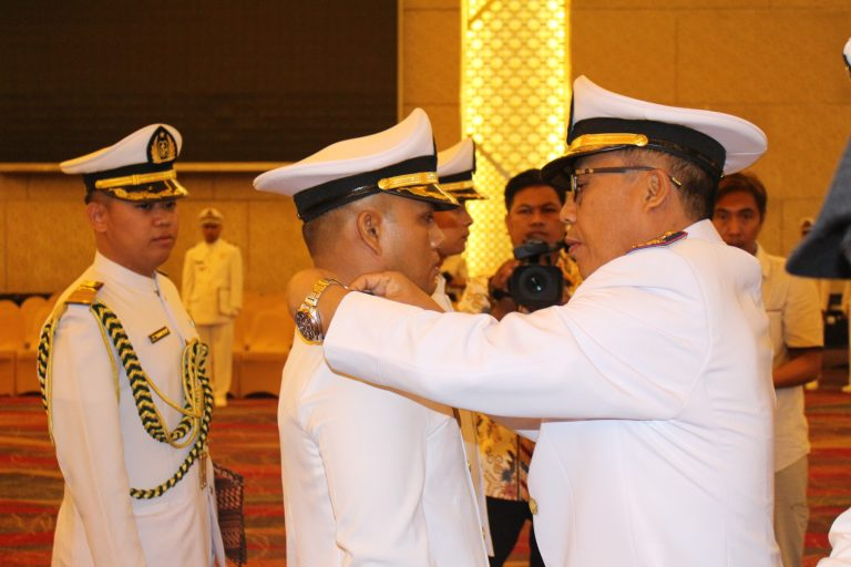 Direktur Politeknik Ilmu Pelayaran Makassar Lantik 61 Perwira