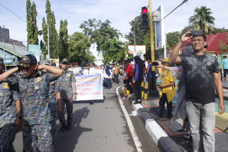 PIP Makassar Pukau Warga Pare-pare