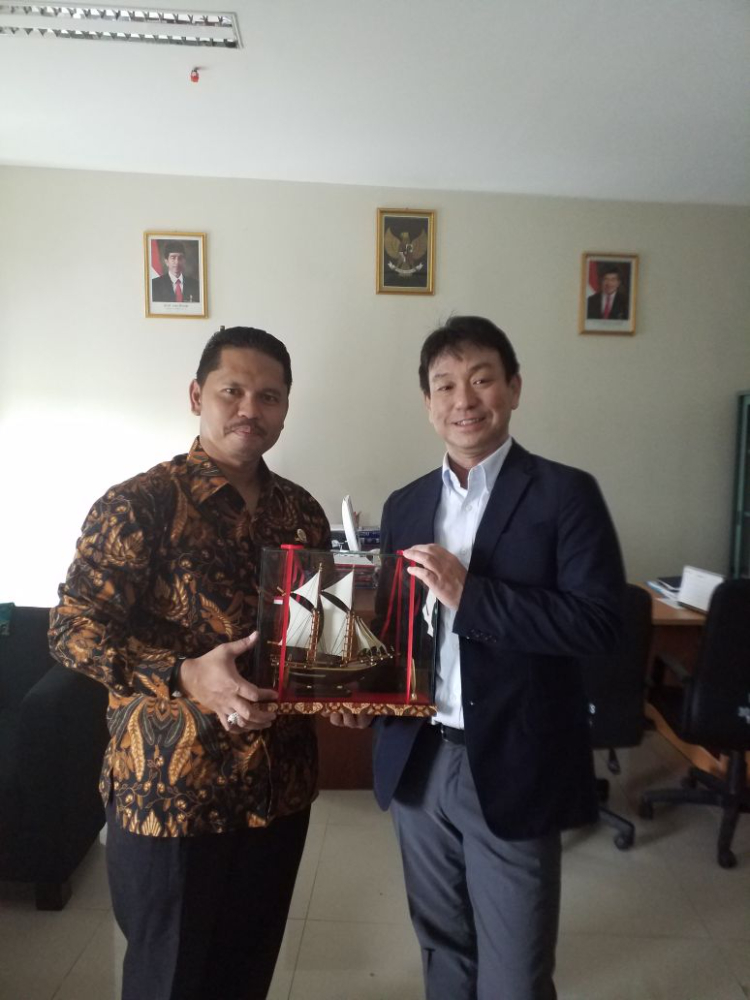 K Line berkunjung, Taruna harap-harap cemas