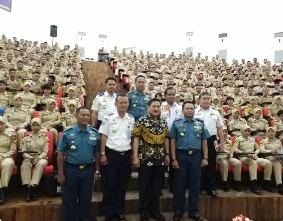Laksamana TNI (Purn) Dr. Marsetio, M.M Memberikan Kuliah Umum Kepada Taruna PIP Makassar