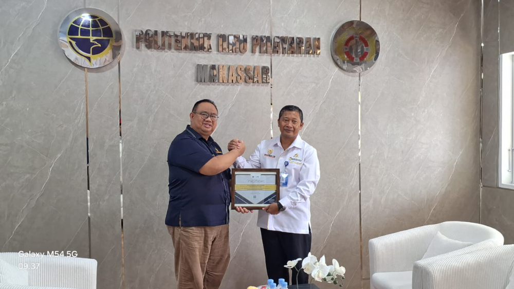 PIP Makassar mendapatkan  penghargaan sebagai wajib pajak