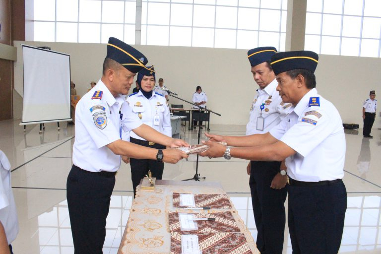 Serah Terima Jabatan dan Pisah Sambut Pejabat Eselon III & IV PIP Makassar